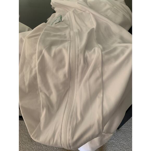 Twin White Comforter and Mattress Protector Box Spring Cover  Preowned - Picture 6 of 11